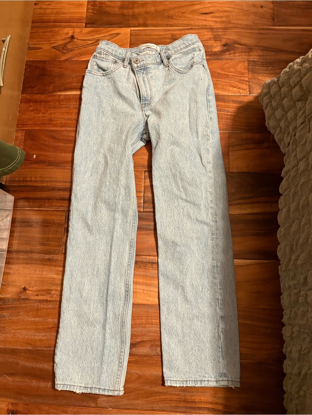 Abercrombie & Fitch 90s Straight Jeans Ultra High Rise Light Wash Raw 26 (1207)